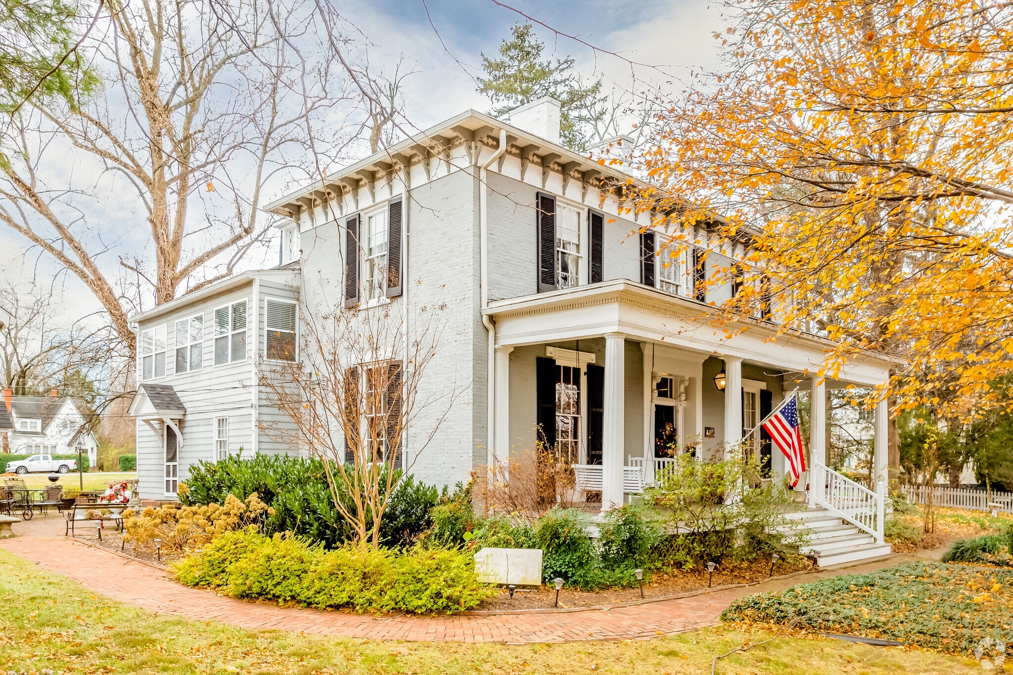 417 E Washington St, Charles Town, WV for Sale