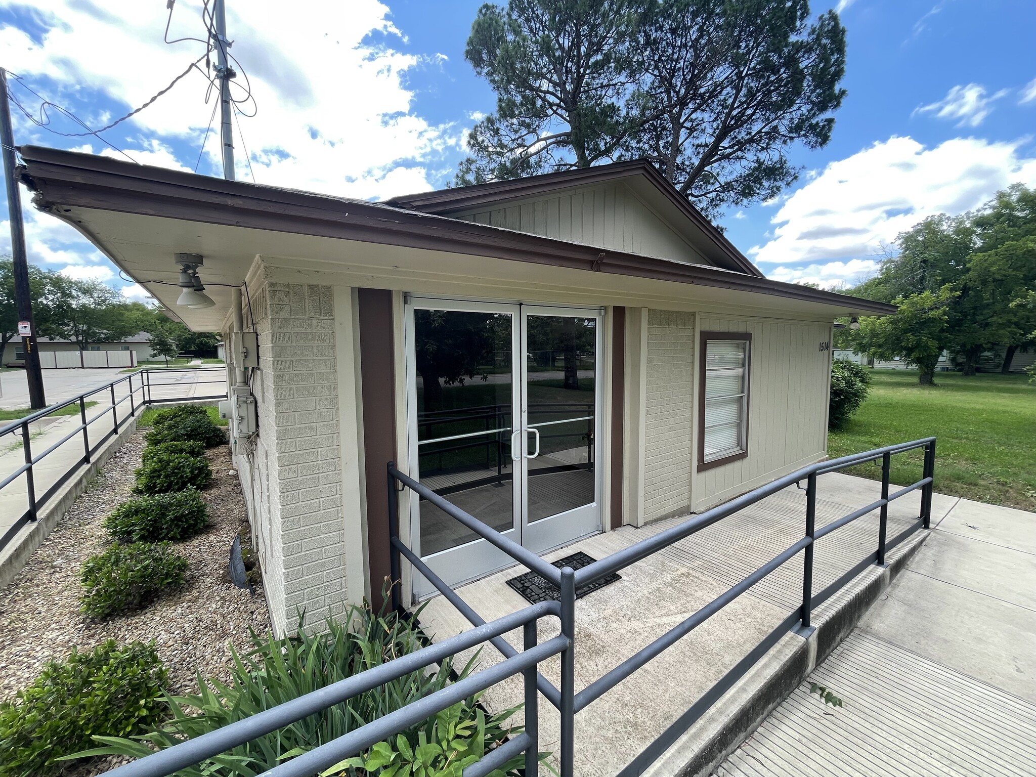1516 N Ruddell St, Denton, TX for Sale