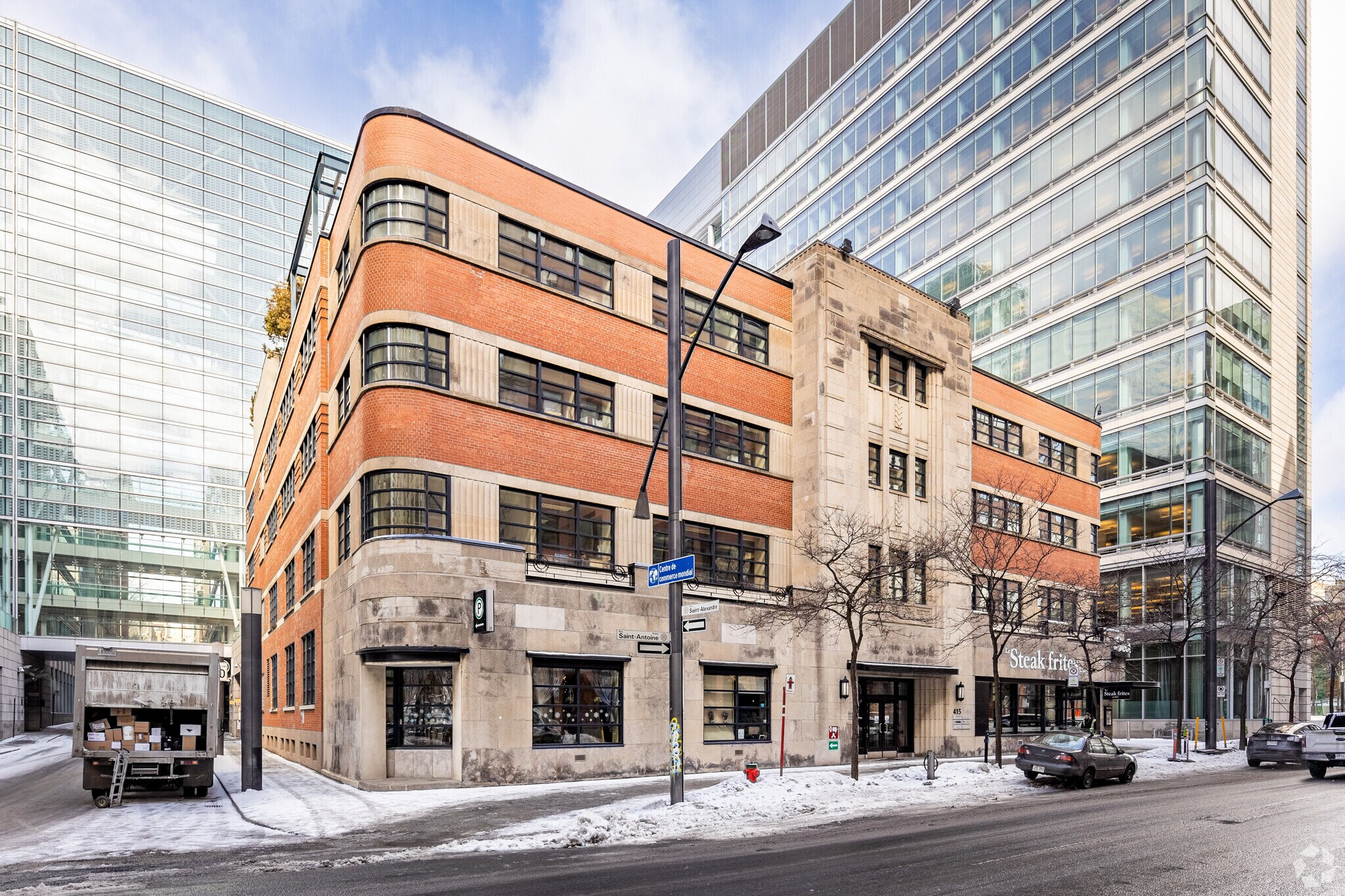 415 Rue Saint-Antoine O, Montréal, QC for Rent