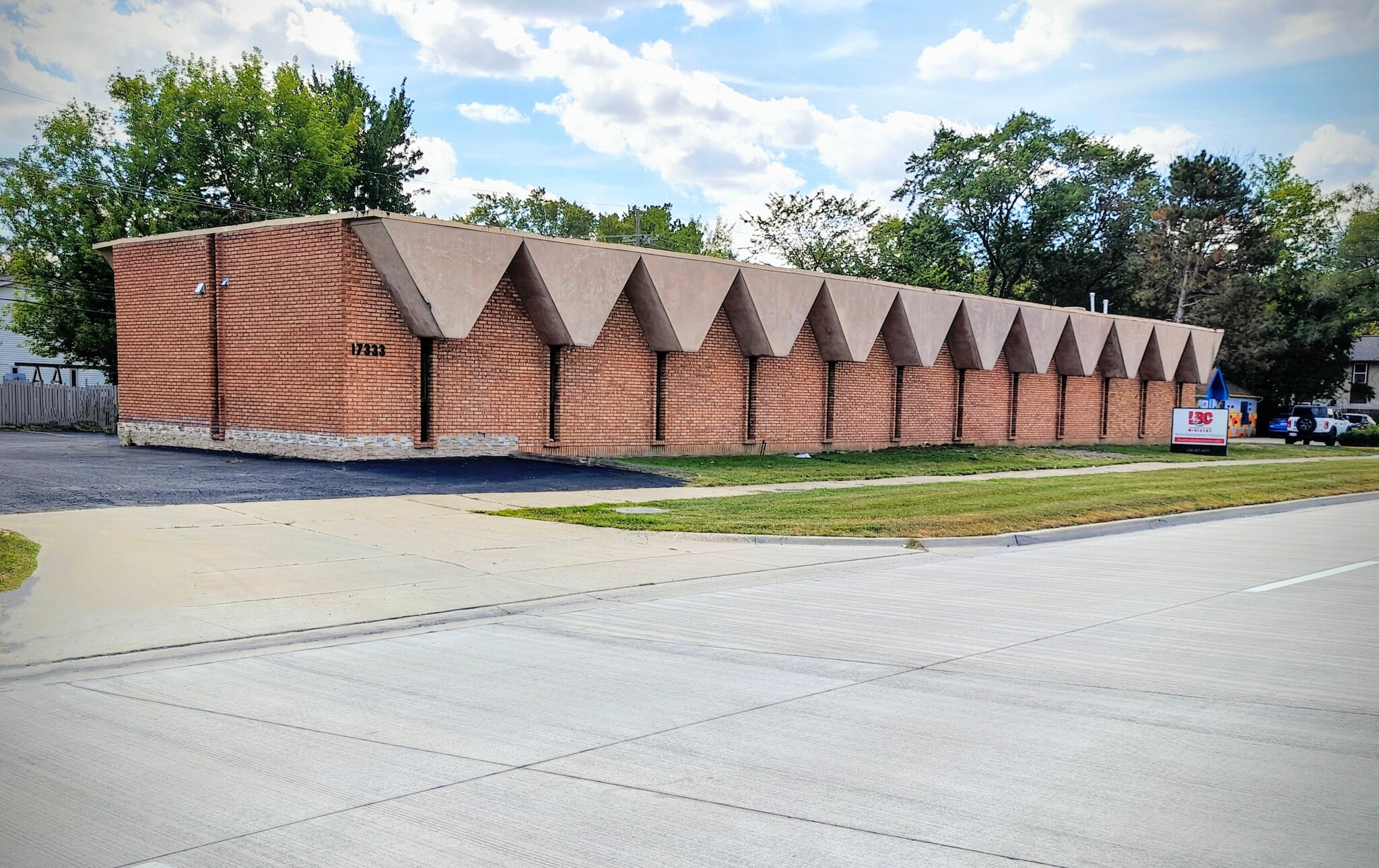 17333 W Ten Mile Rd, Southfield, MI for Sale