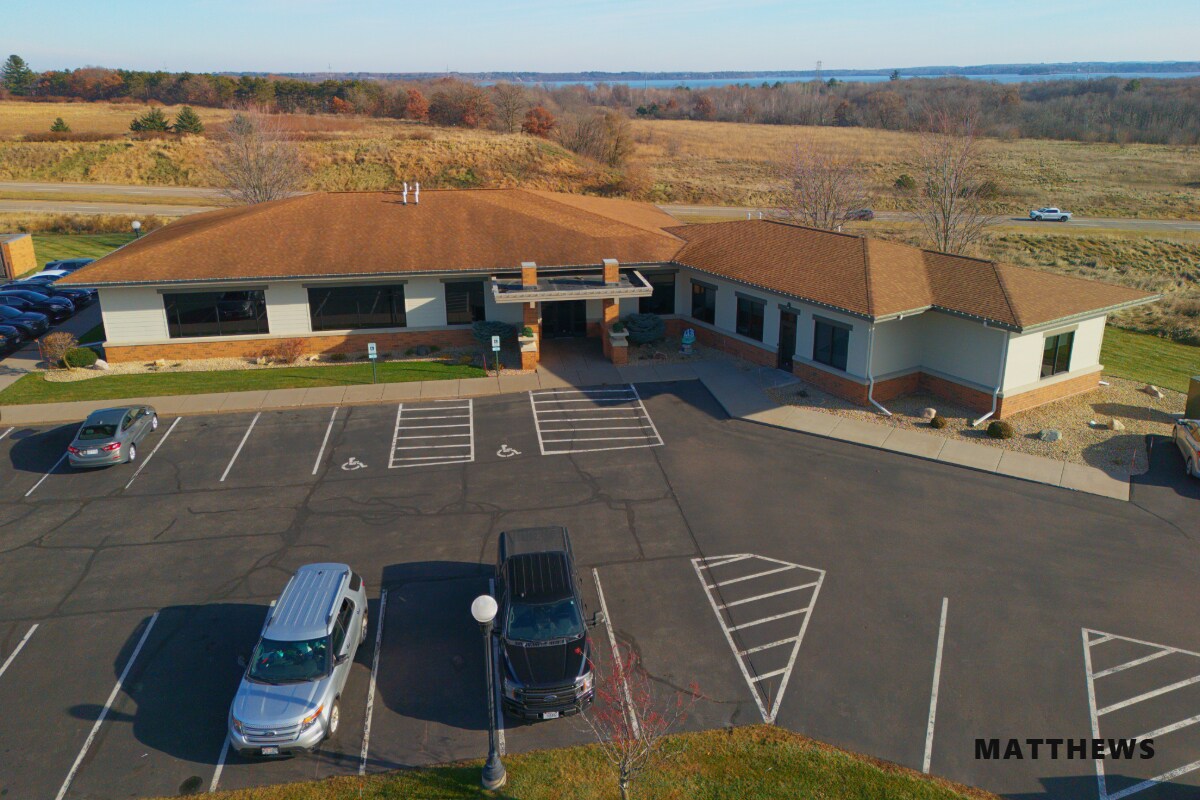 583 Lakeland Dr, Chippewa Falls, WI for Sale