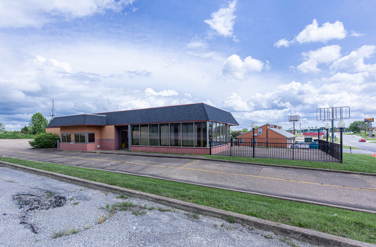 1630 Commercial St, Warsaw, MO for Sale