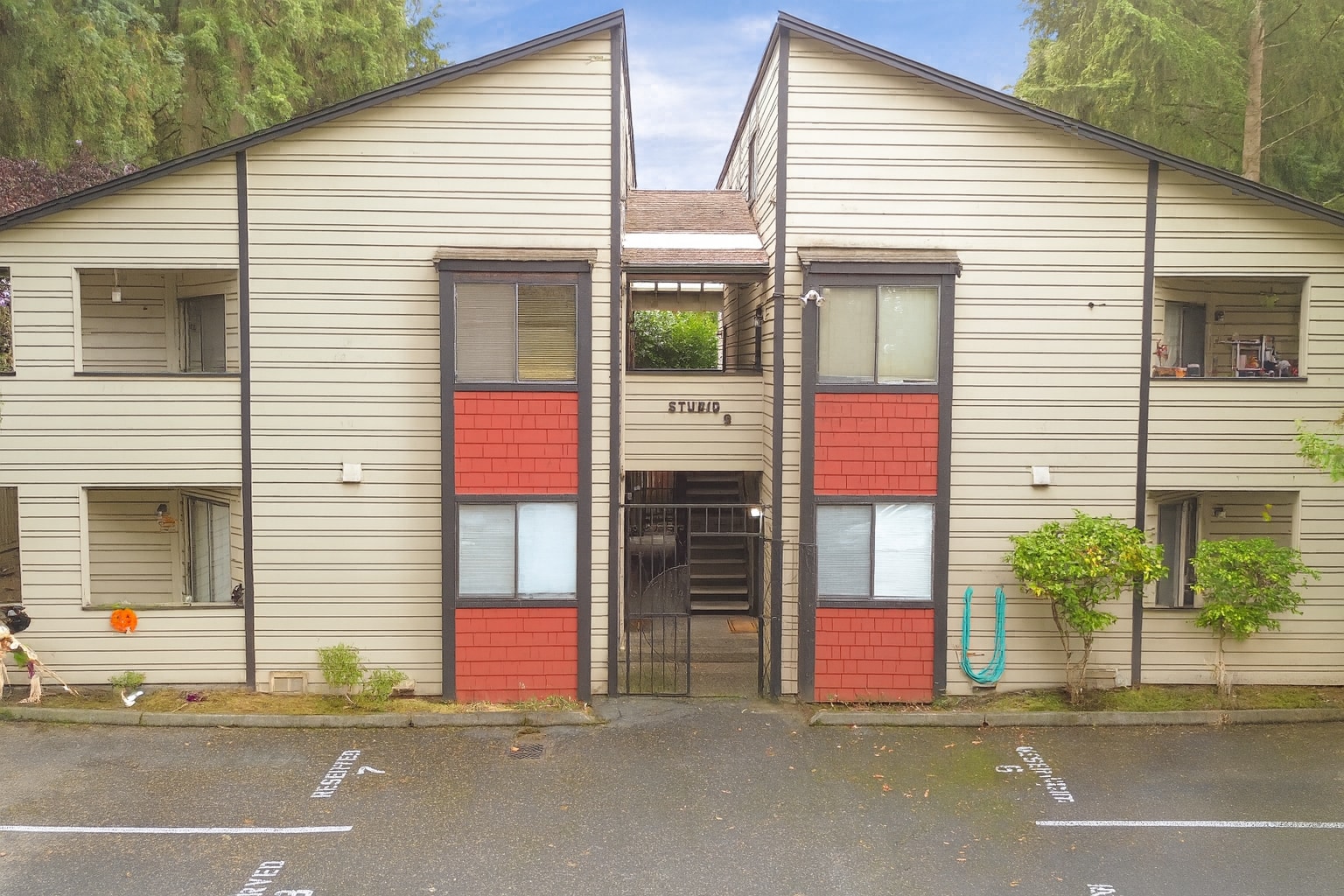 12607 NE 119th St, Kirkland, WA for Sale