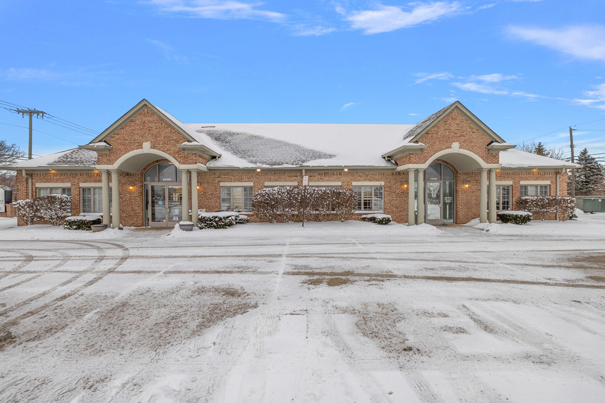 42560 Van Dyke Ave, Sterling Heights, MI for Rent