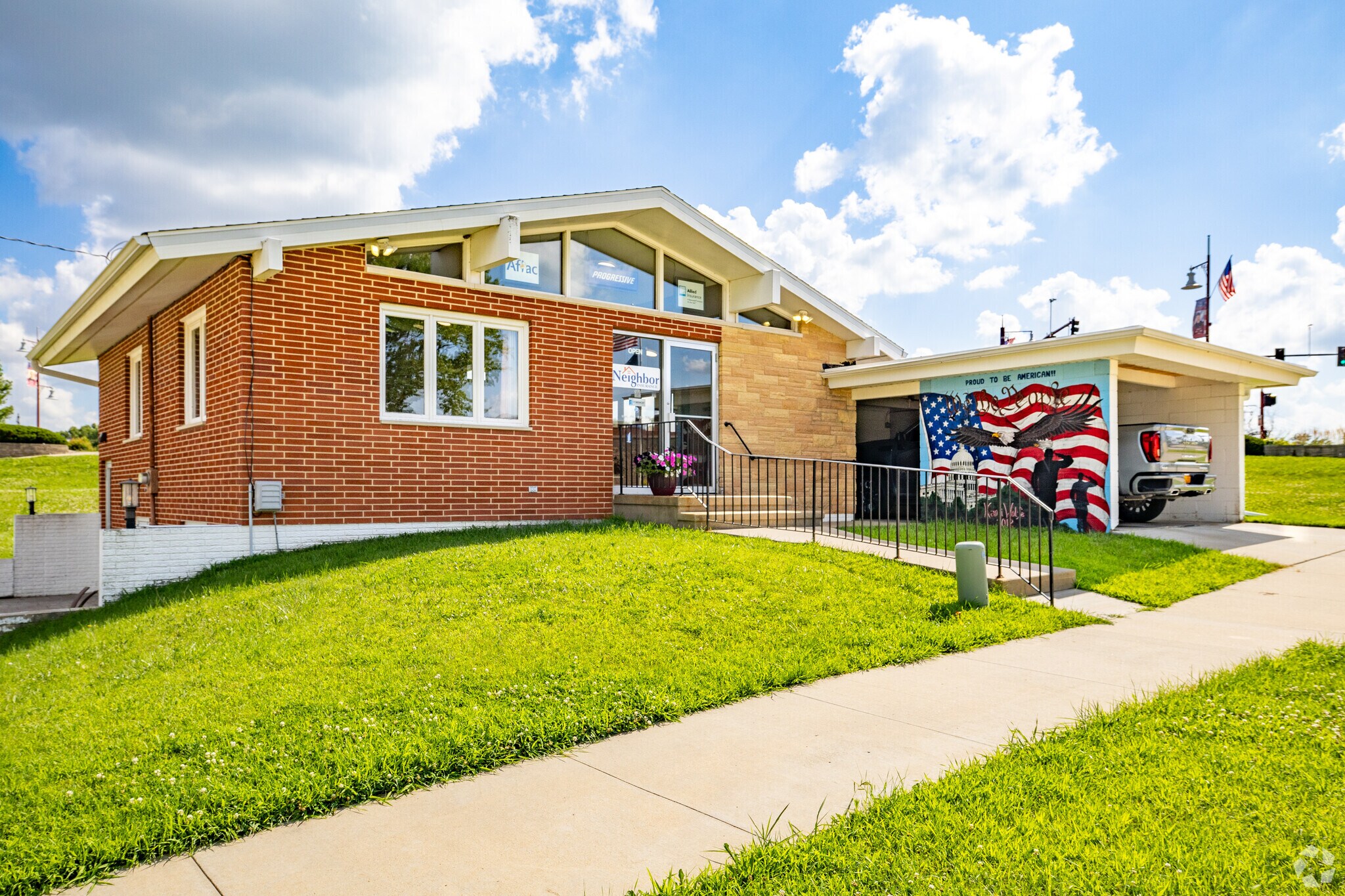 98 E Willman St, Hiawatha, IA for Rent