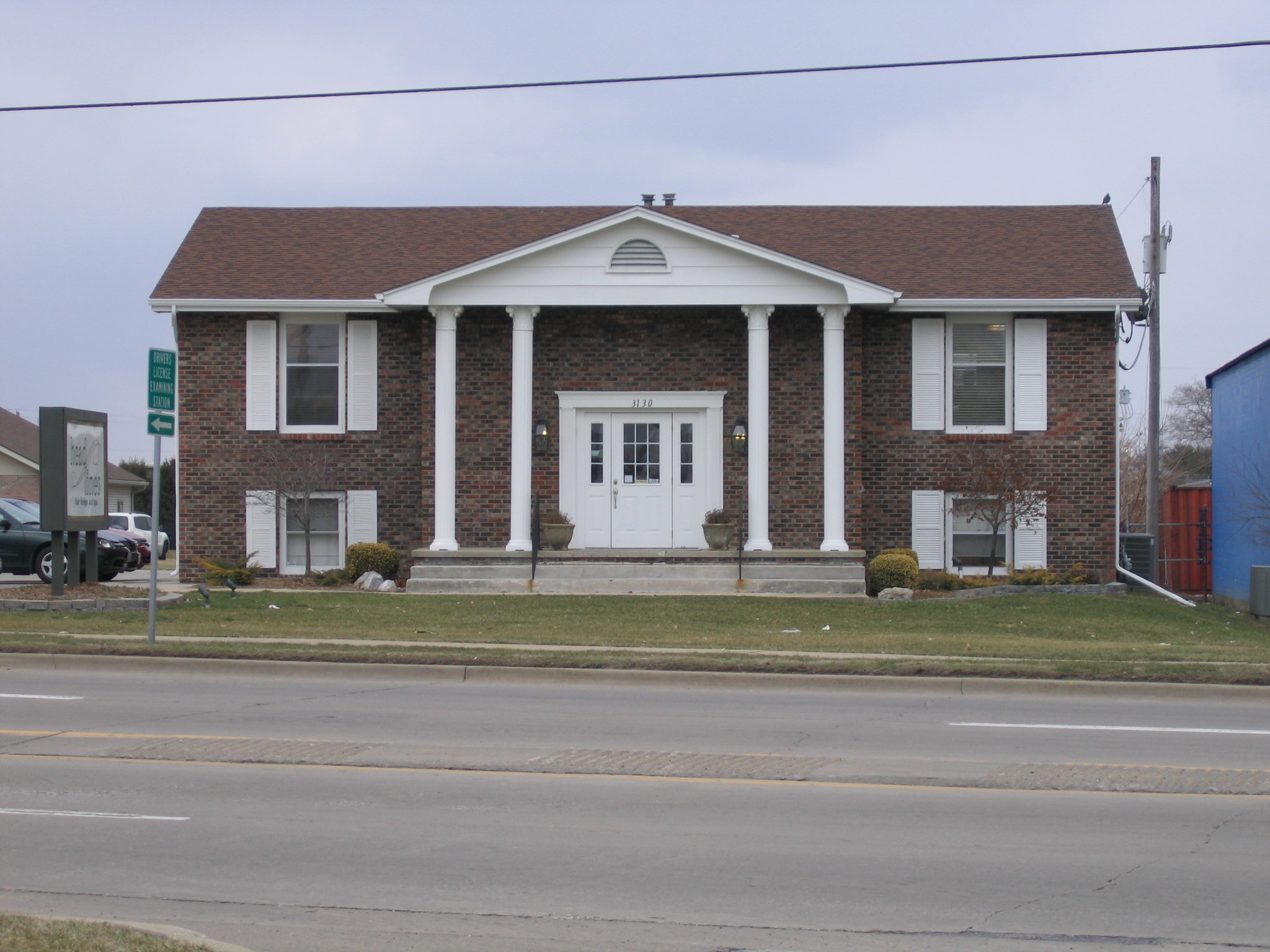 3130 N Woodford St, Decatur, IL for Sale