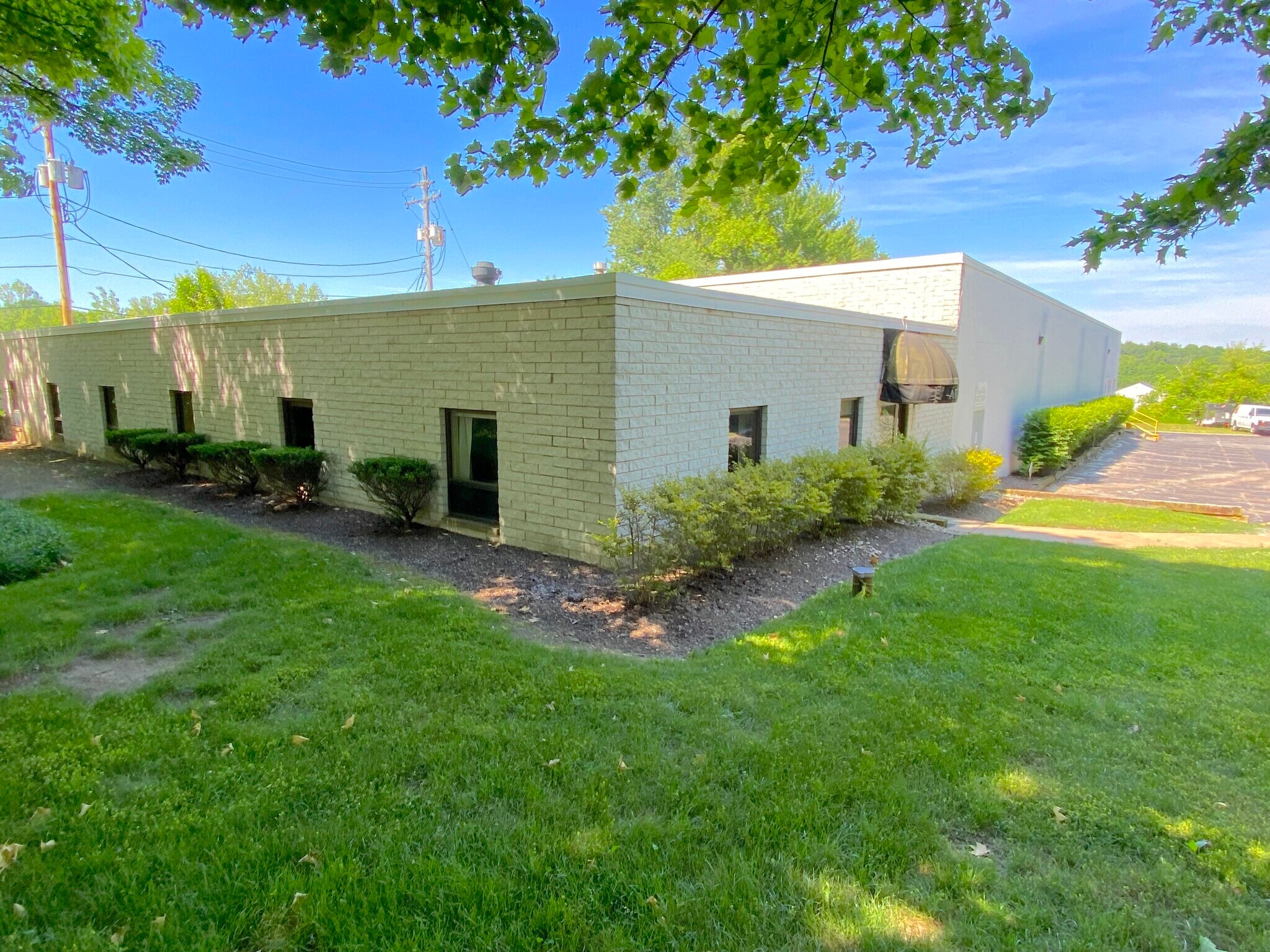16758 W Park Circle Dr, Bainbridge Township, OH for Rent