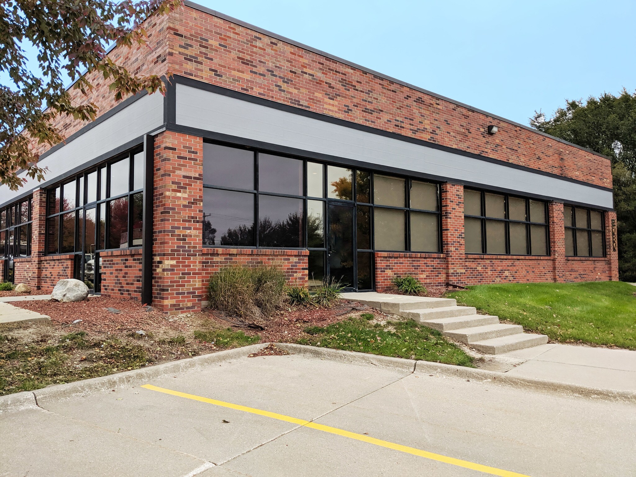 3070-3098 104th St, Urbandale, IA for Rent