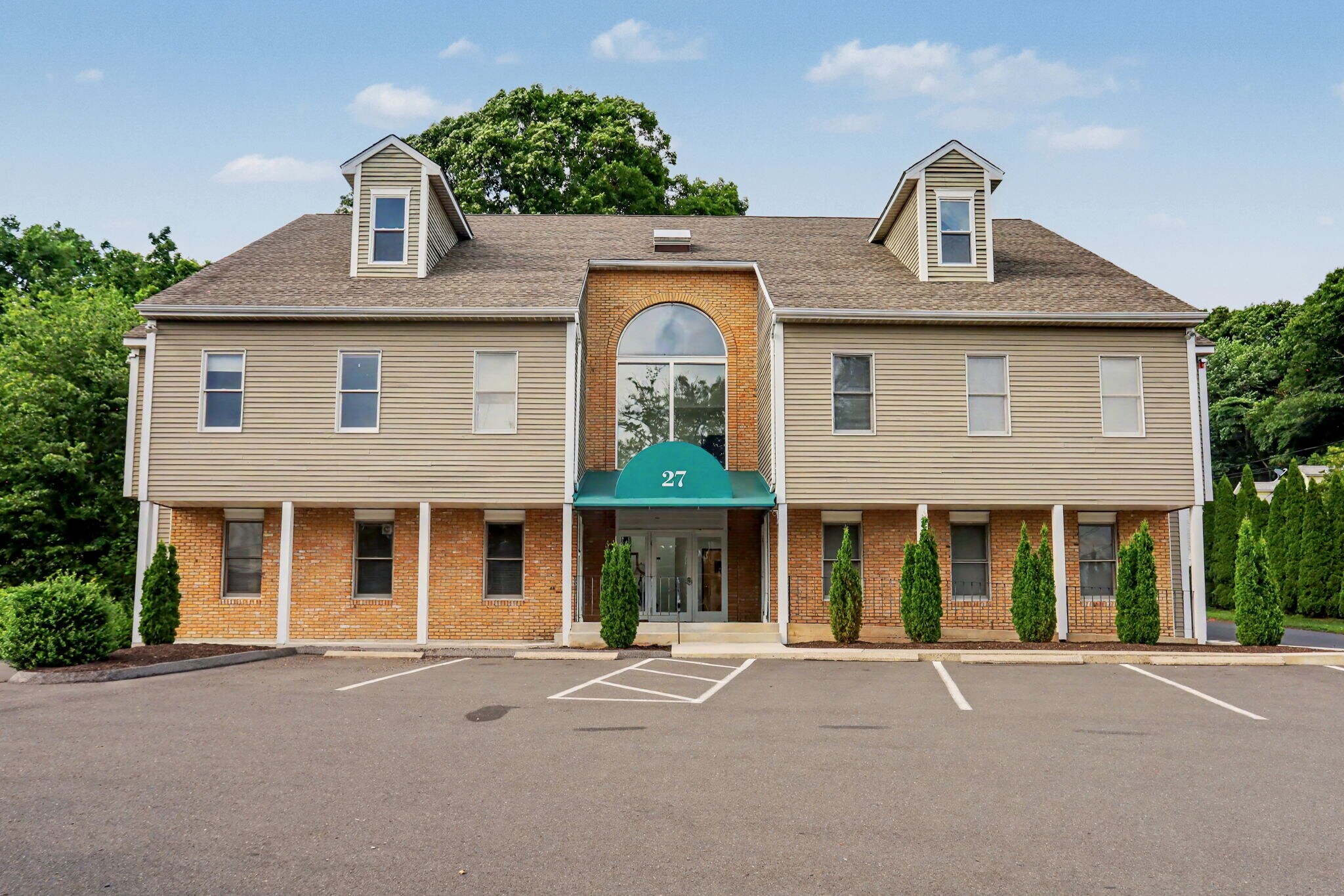 27 Mill Plain Rd, Danbury, CT for Sale