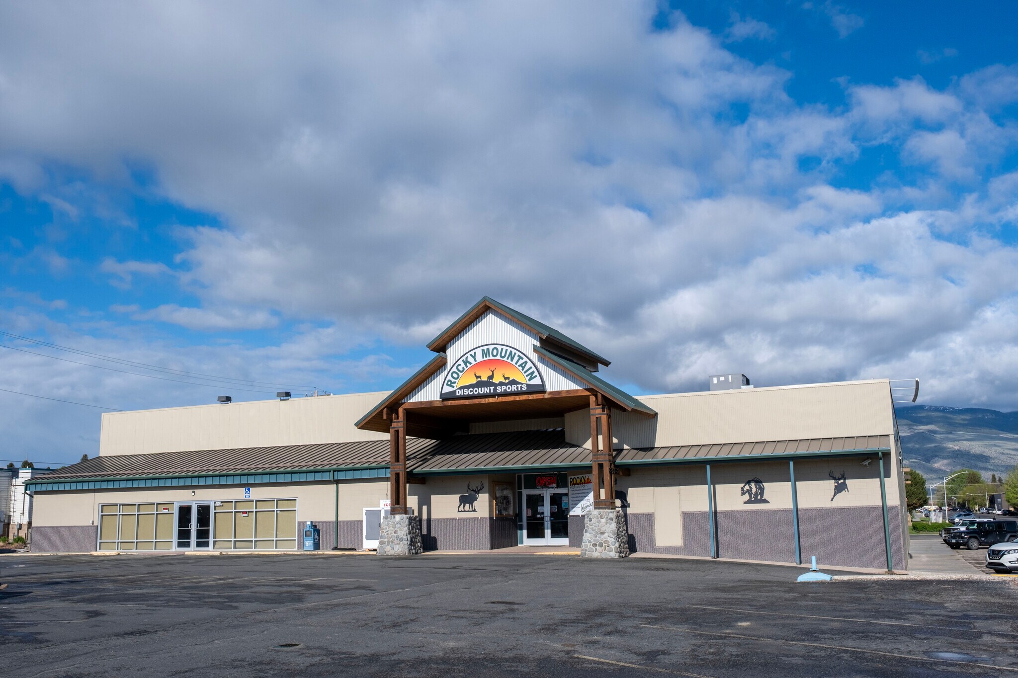 1526 Rumsey Ave, Cody, WY for Sale