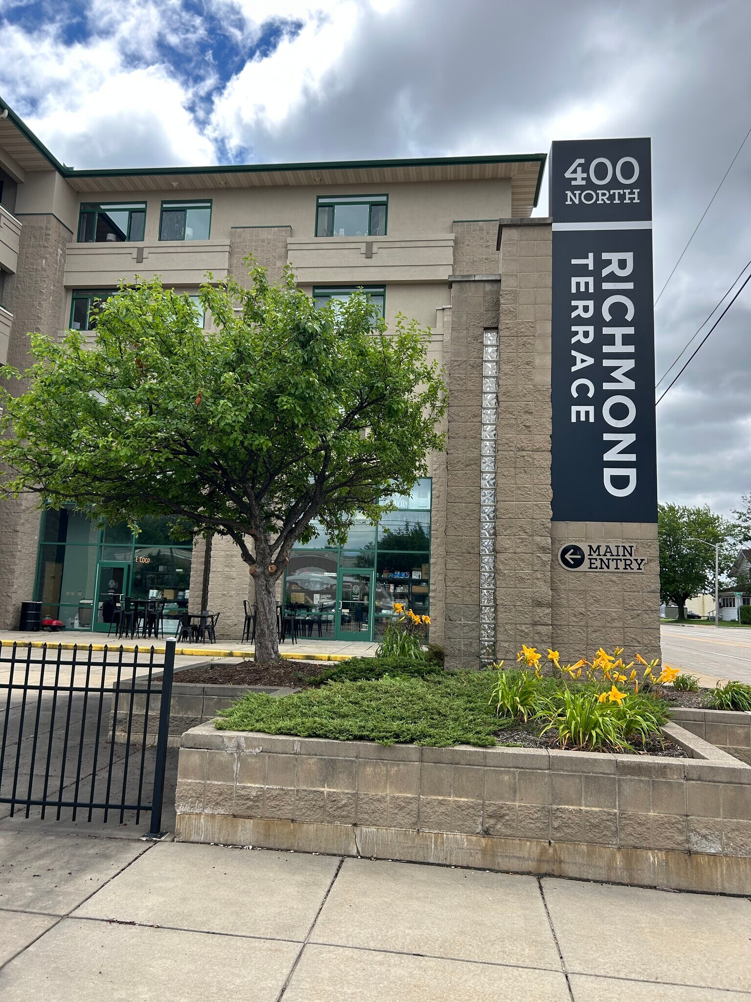 400 N Richmond St, Appleton, WI for Rent