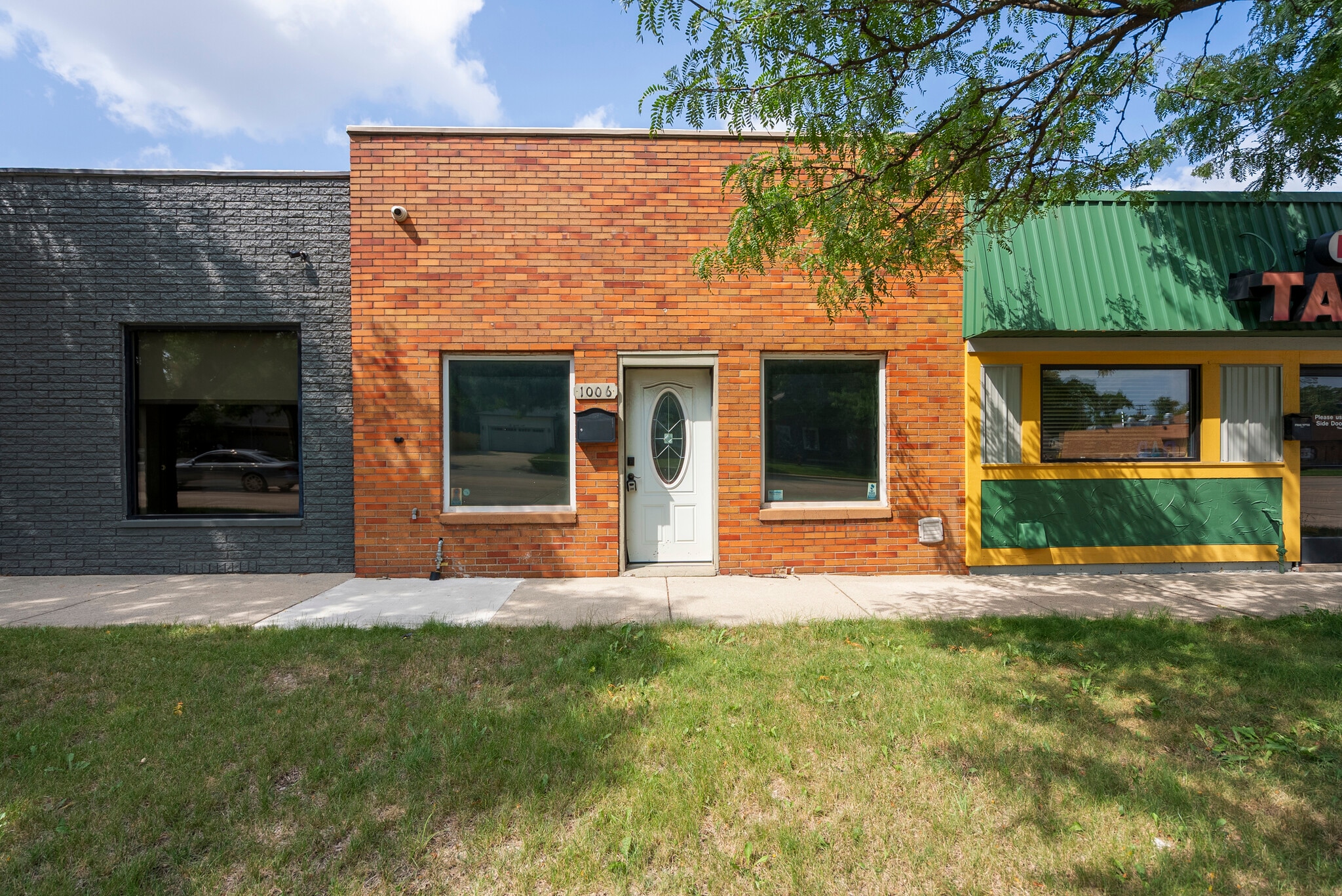 1006 W 14 Mile Rd, Clawson, MI for Rent
