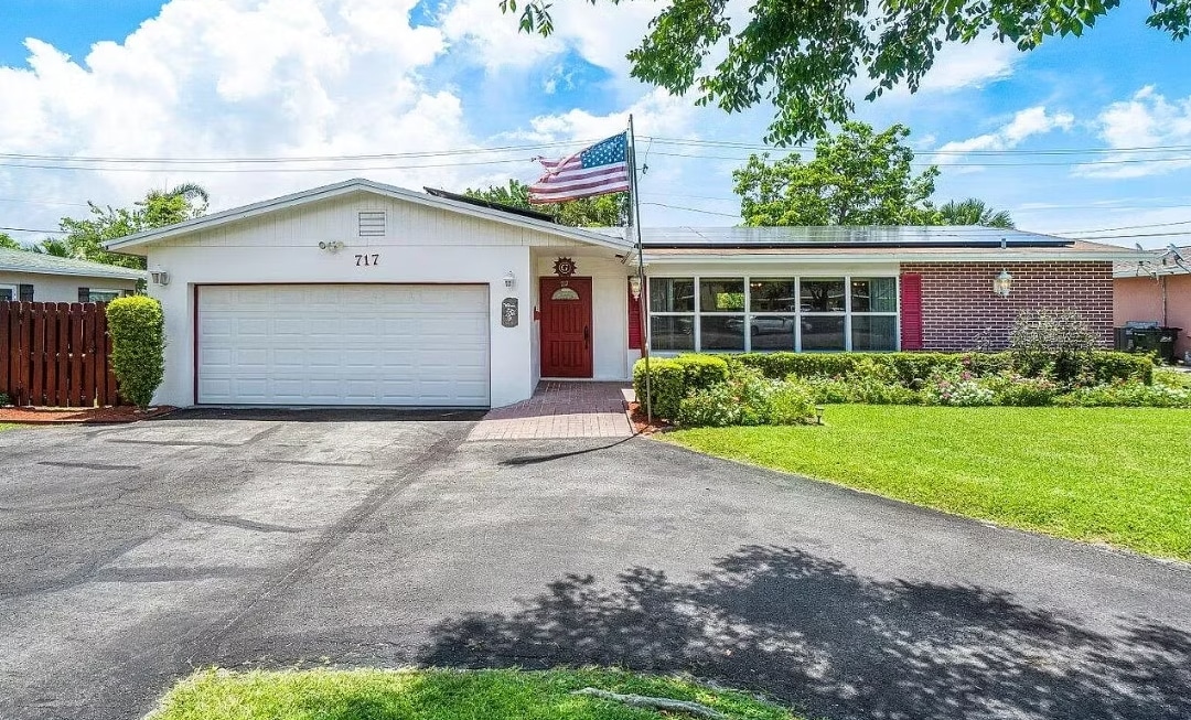 2211 SE 3rd St, Boynton Beach, FL for Sale