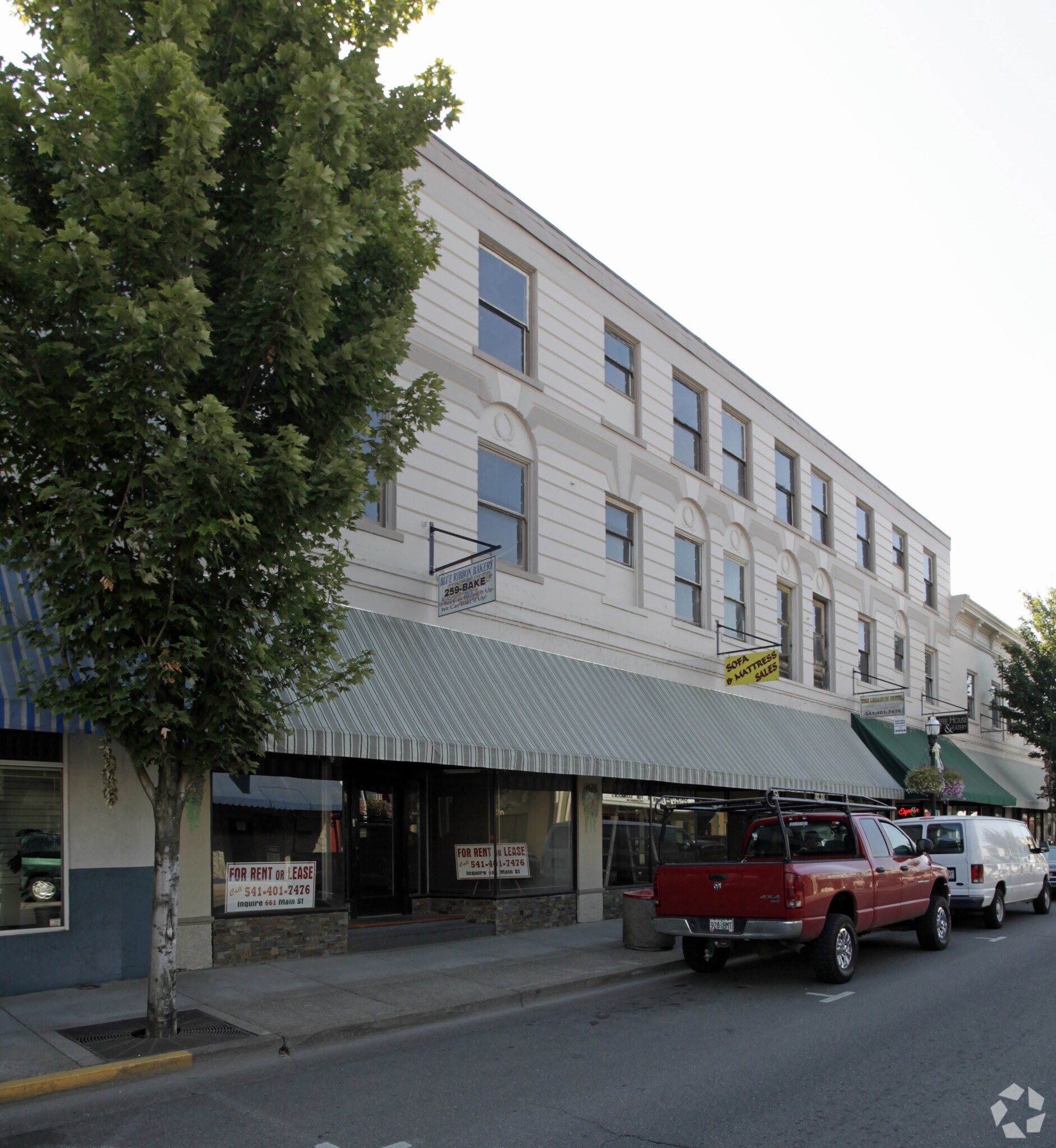631-671 S Main St, Lebanon, OR for Sale