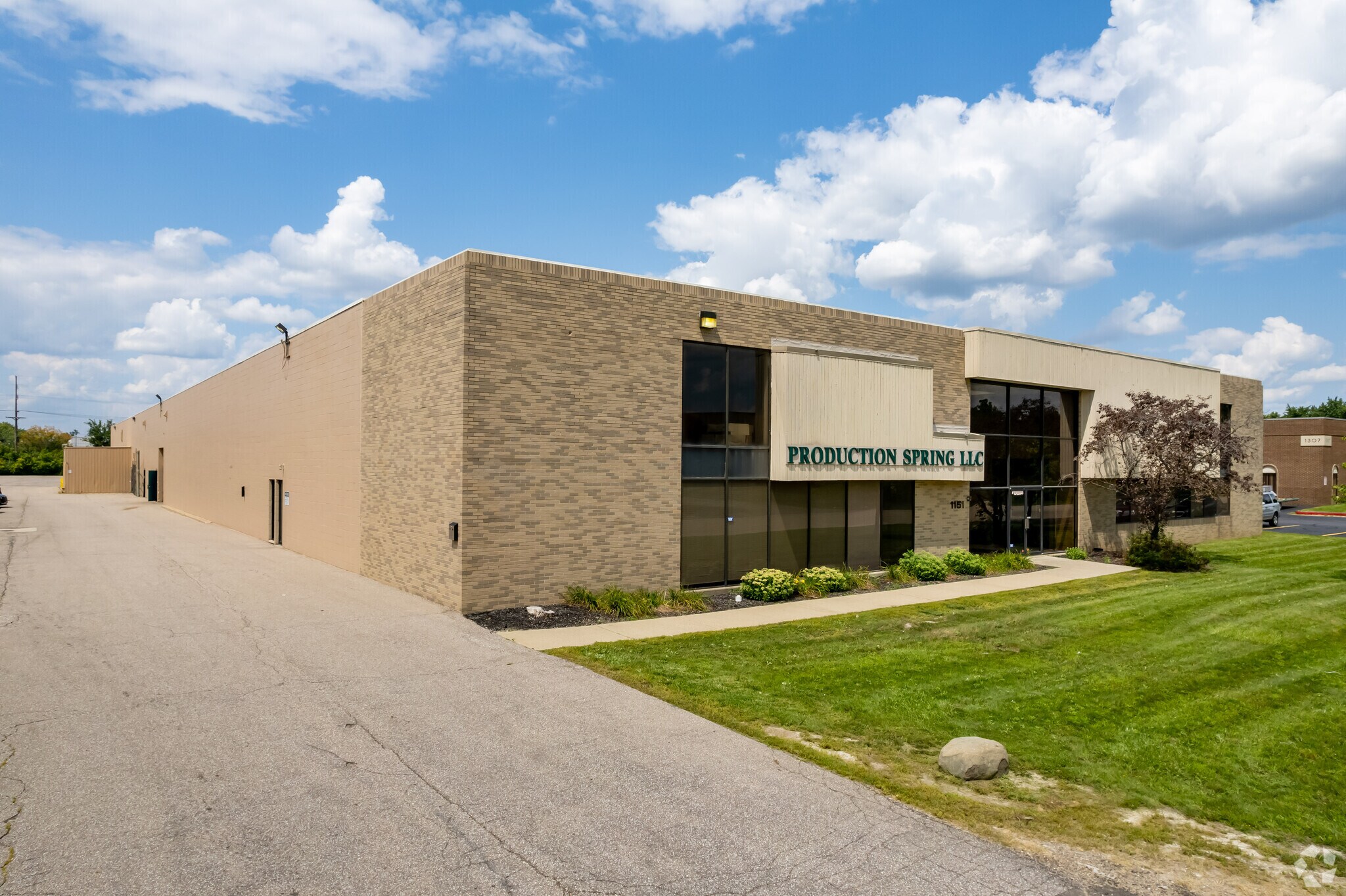 1151 Allen Dr, Troy, MI for Rent