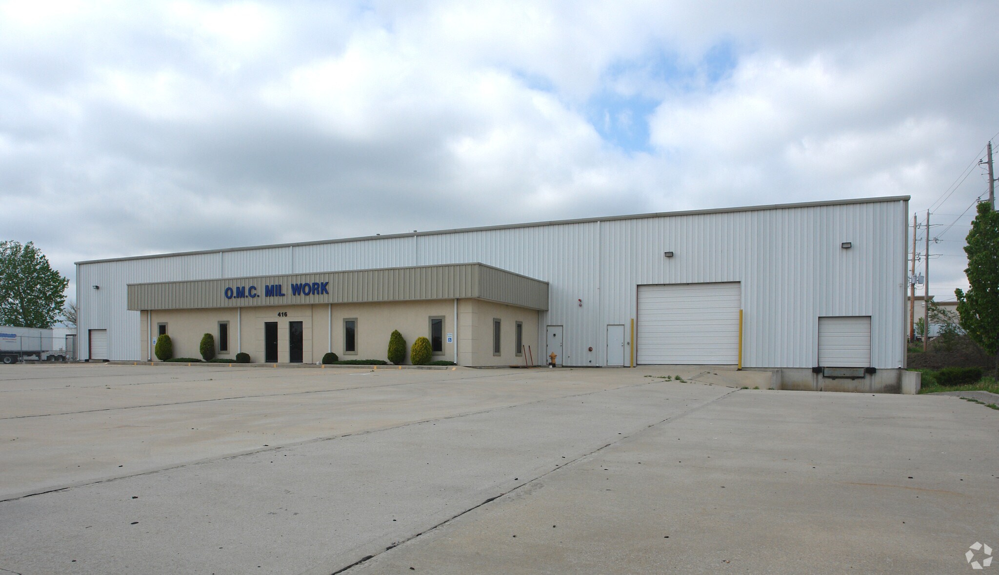 416 SE Fleetway Cir Lees Summit, MO 64081 Industrial Property for