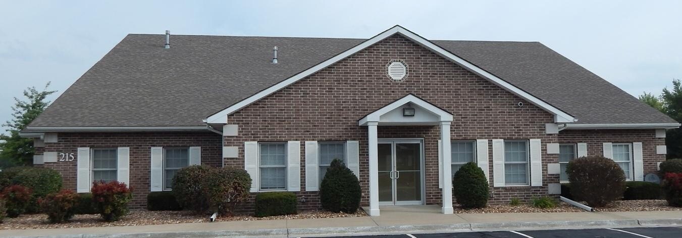 215 S Platte Clay Way, Kearney, MO for Sale