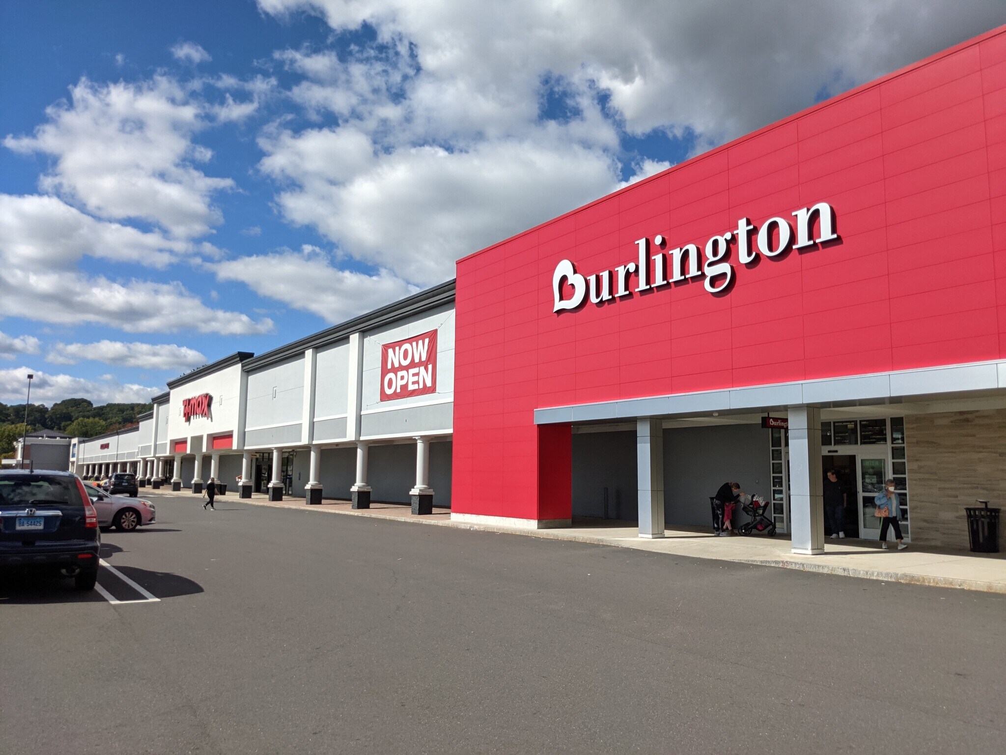 683 Farmington Ave Bristol, CT 06010 Shopping Center Property for