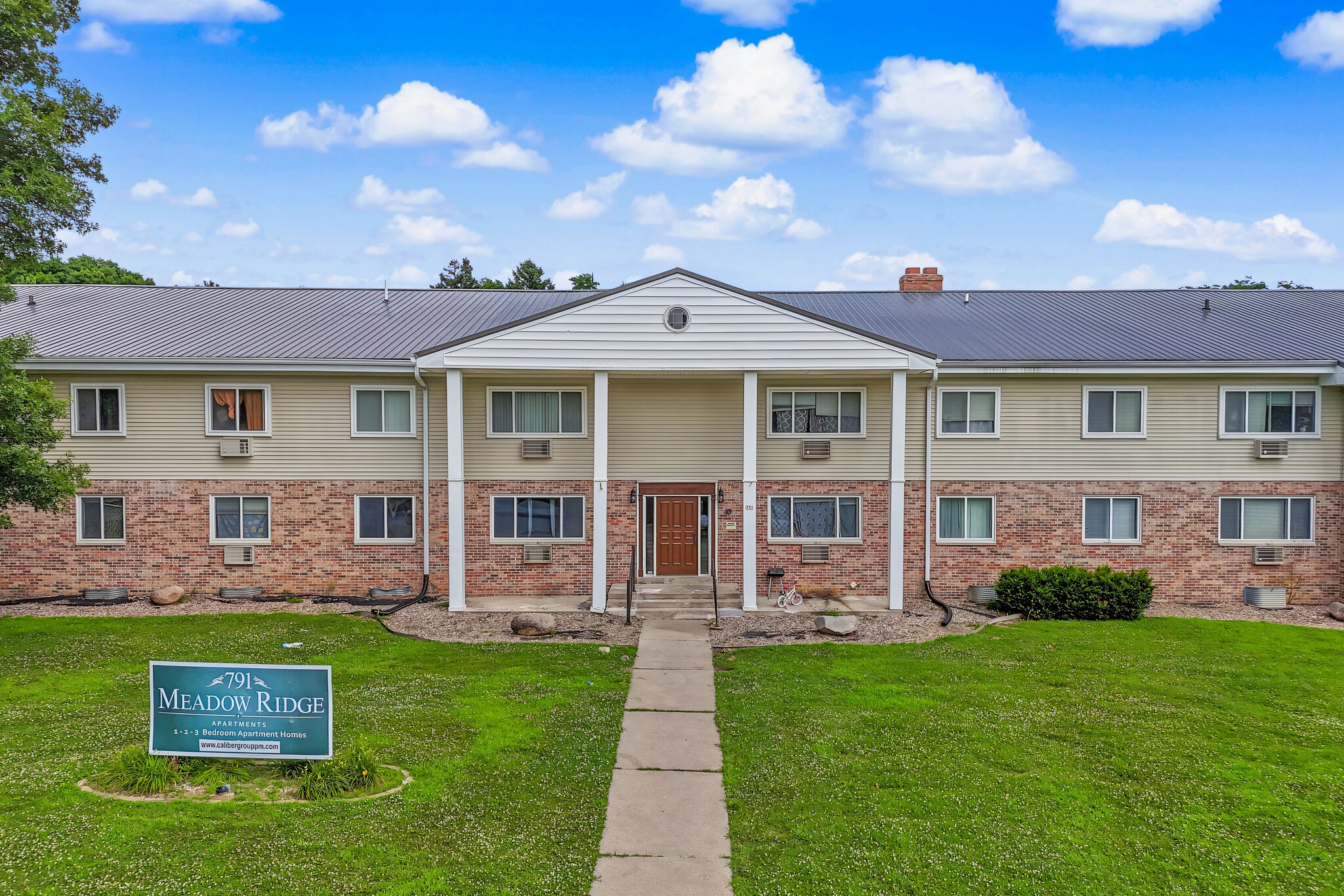 765-791 Russell Rd, Waterloo, IA for Sale