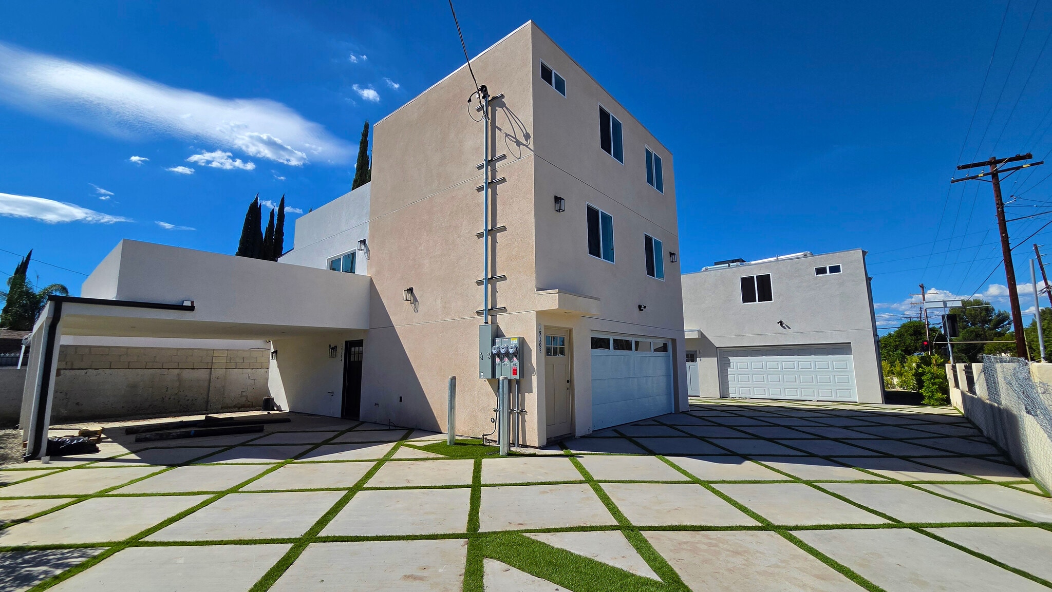 19100 Victory Blvd, Tarzana, CA for Rent