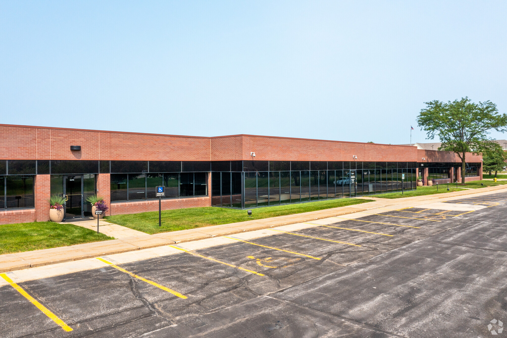 7601 Office Plaza Dr N, West Des Moines, IA for Rent