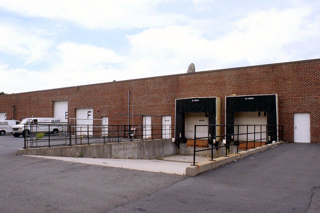 6700 Springfield Center Dr, Springfield, VA for Rent