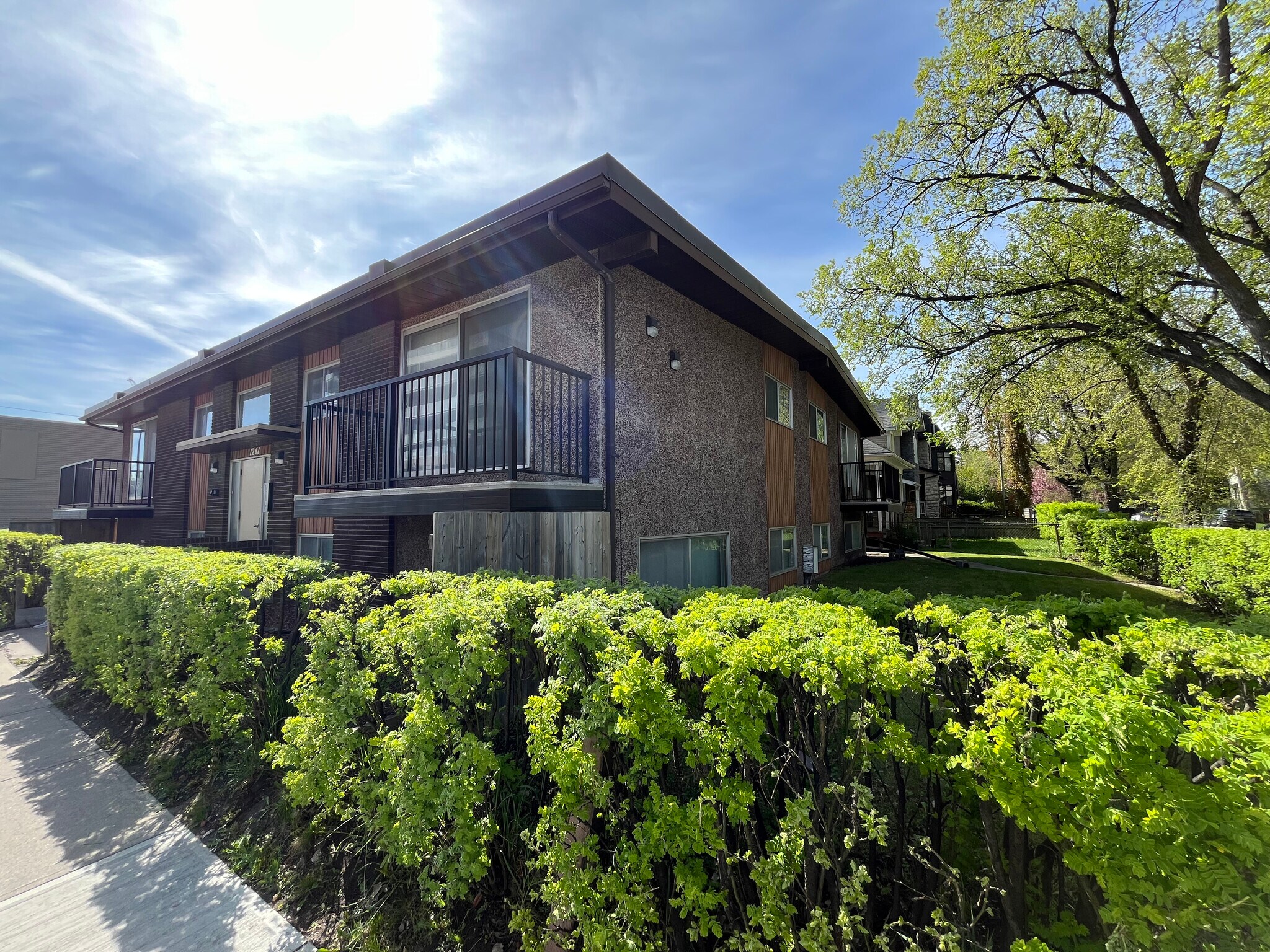 1241 5th Ave NW, Calgary, AB for Sale