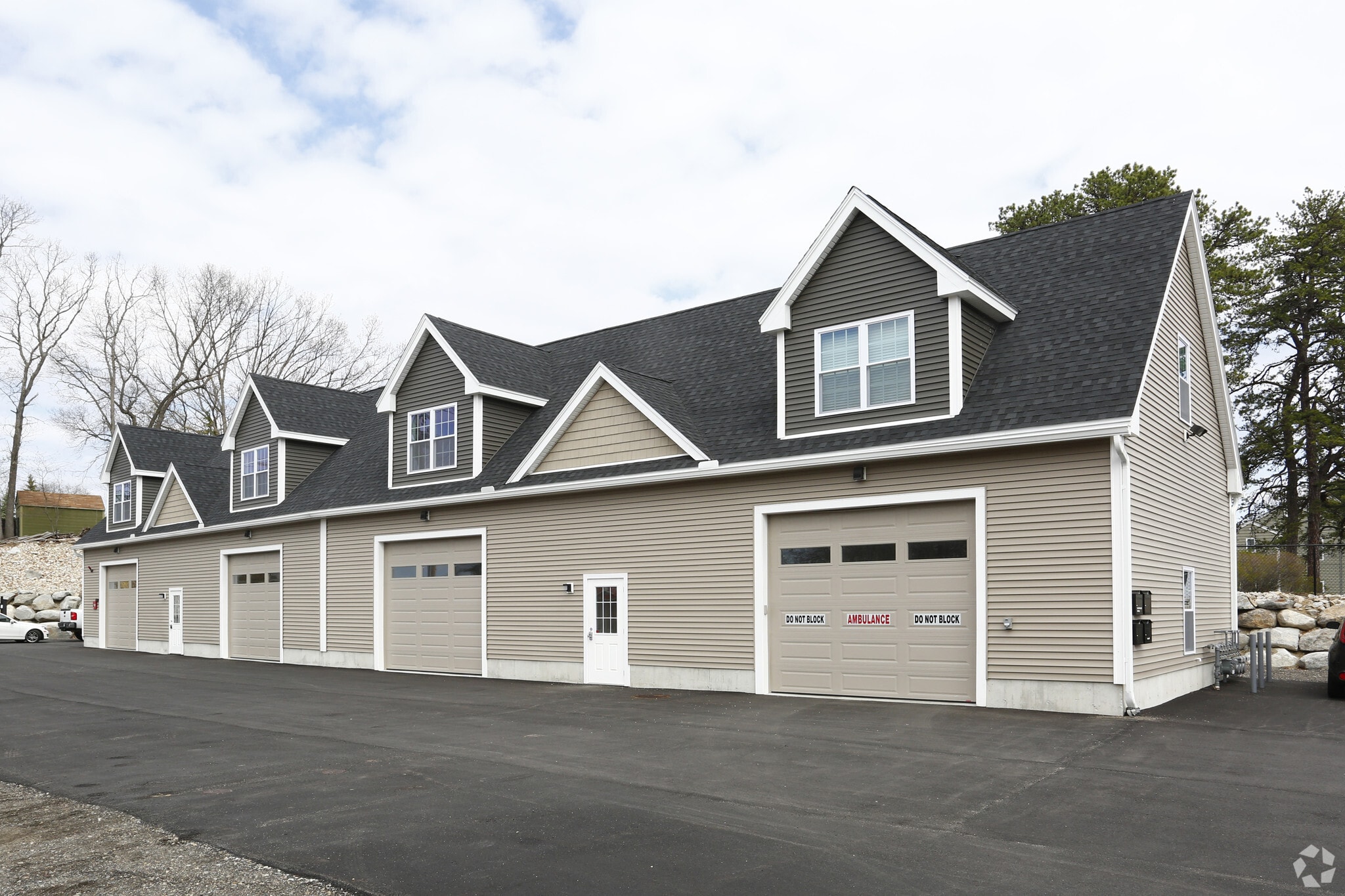 1393 Lakeview Ave, Dracut, MA for Rent