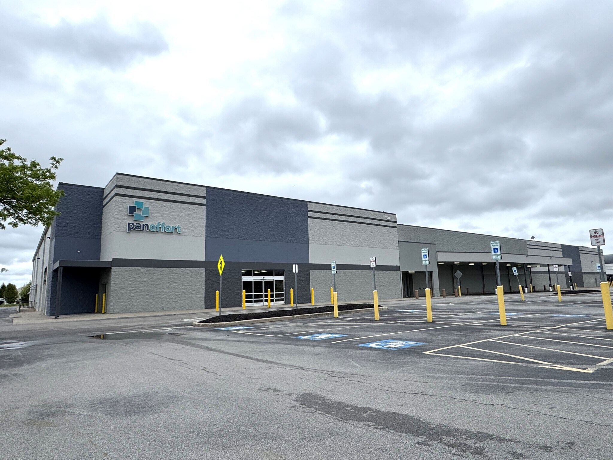700 Elmridge Center Dr, Rochester, NY for Rent