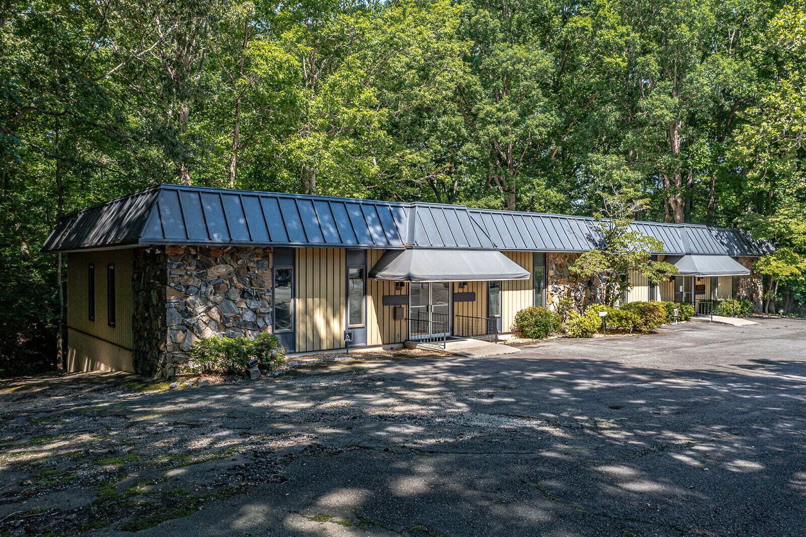 279 N Main St, Kilmarnock, VA for Sale