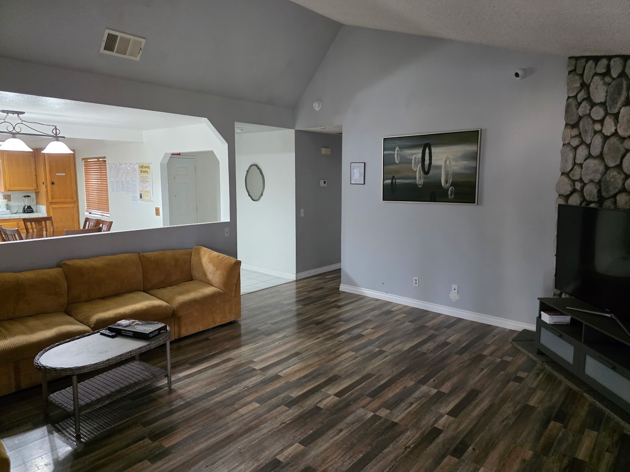 7684 Oakwood Ave, Hesperia, CA for Sale