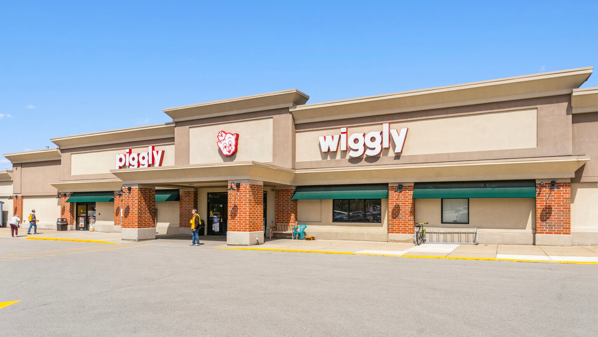 1520-1566 E Sumner St, Hartford, WI for Sale