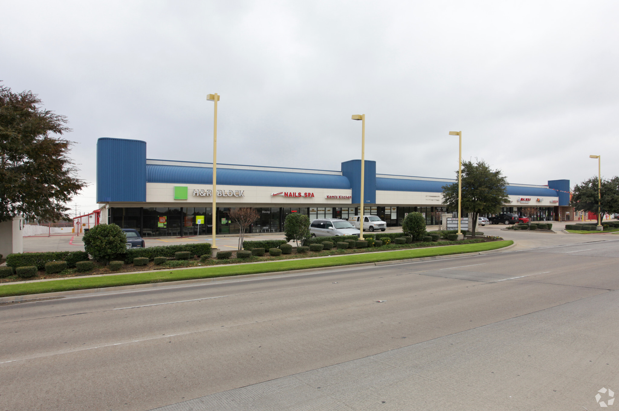 1102 W Pioneer Pky, Grand Prairie, TX for Rent