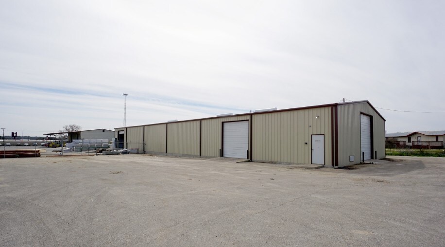 60 Iron Horse Dr Hutto, TX 78634 Industrial Property for Lease on