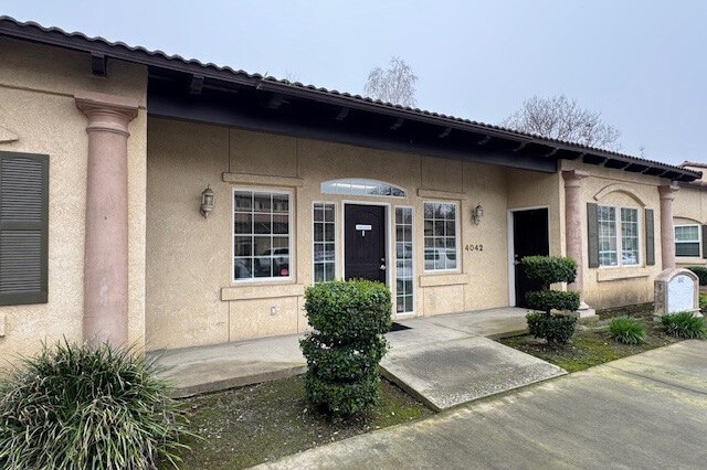 4042 S Demaree St, Visalia, CA for Sale