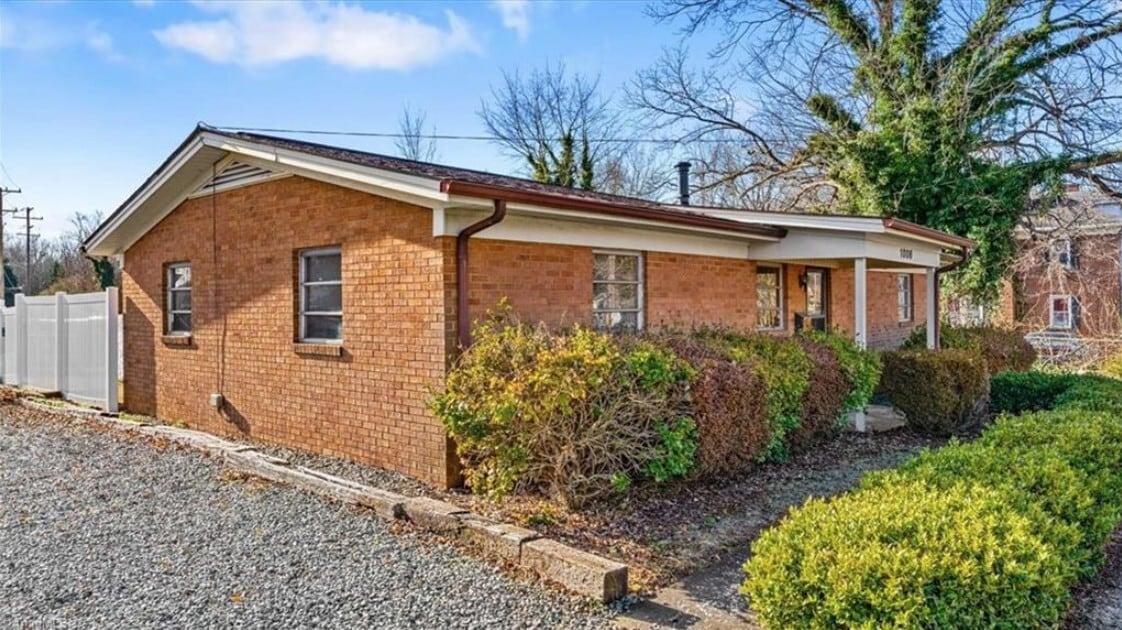 1006 S Main St, Burlington, NC for Sale