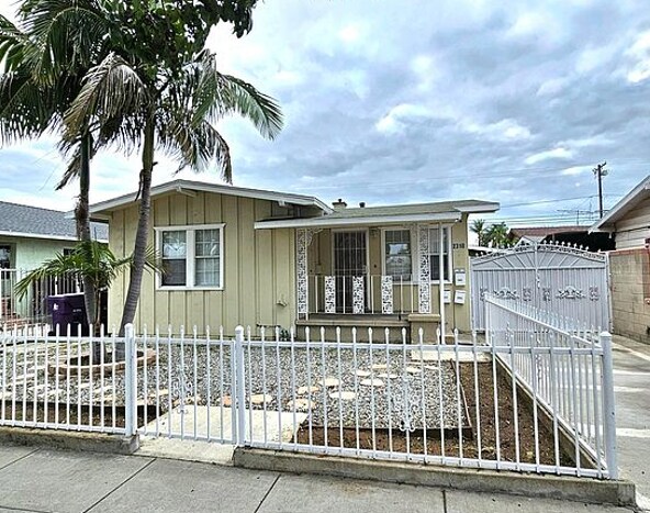 2310 Elm Ave, Long Beach, CA for Sale