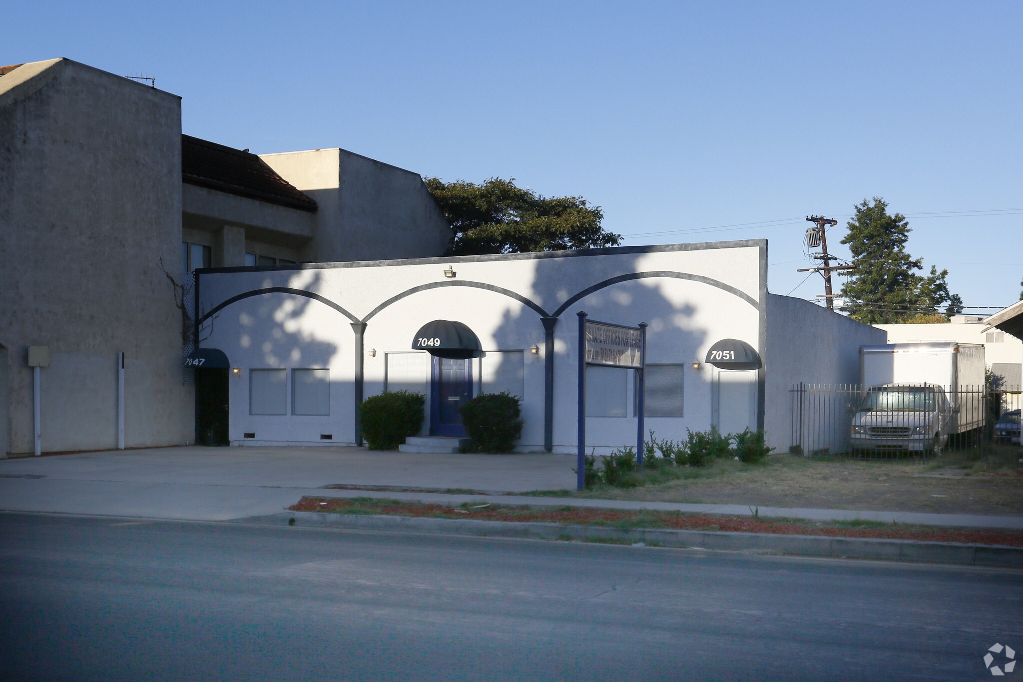 7049 Owensmouth Ave, Canoga Park, CA for Sale