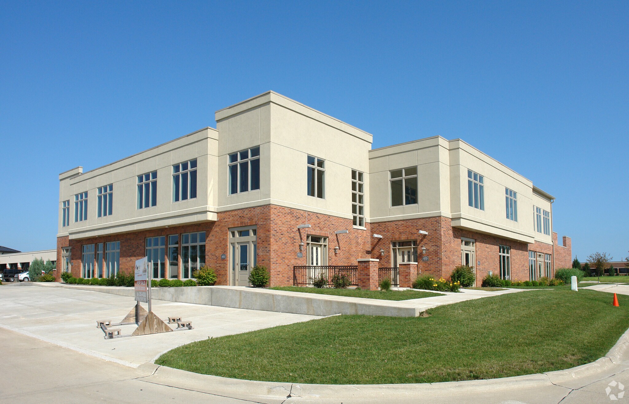 4927-4947 Utica Ridge Rd, Davenport, IA for Rent