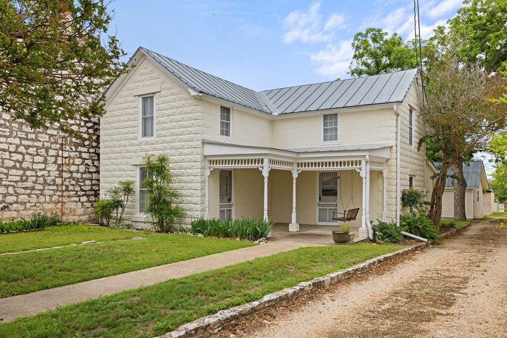 421 W Main St, Fredericksburg, TX for Sale