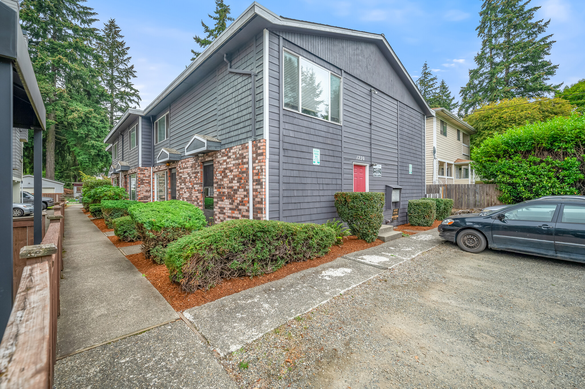 1220 N 137th St, Seattle, WA for Sale