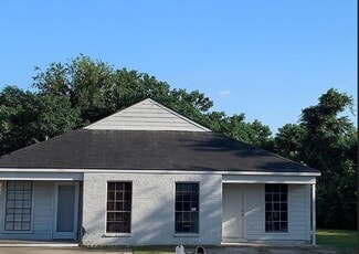 Baton Rouge, LA Apartments - 2041 Helm Dr