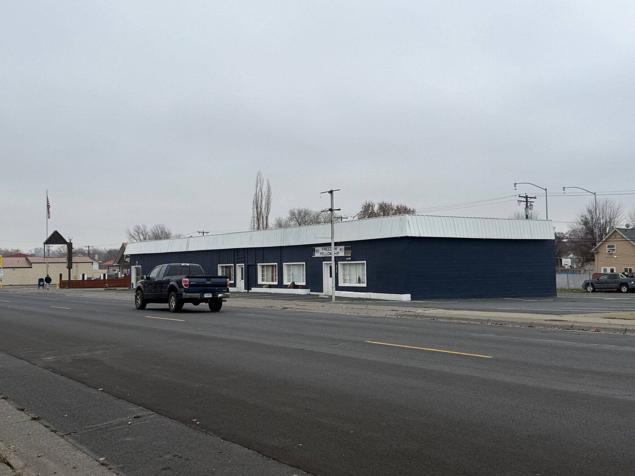 512 E Main St, Hermiston, OR for Sale