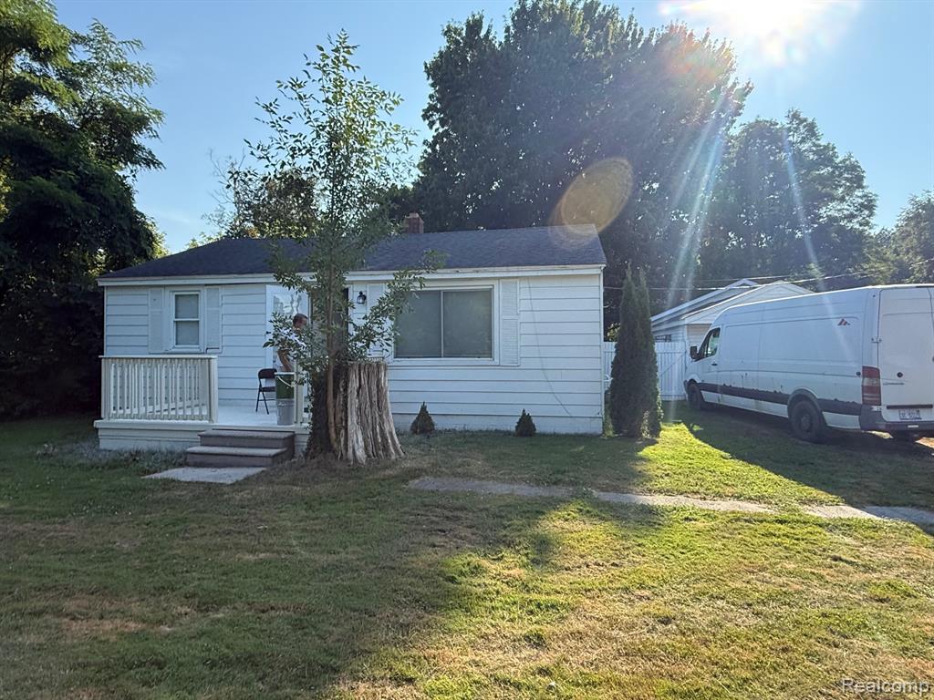 7189 Lakeshore Rd, Lakeport, MI for Sale