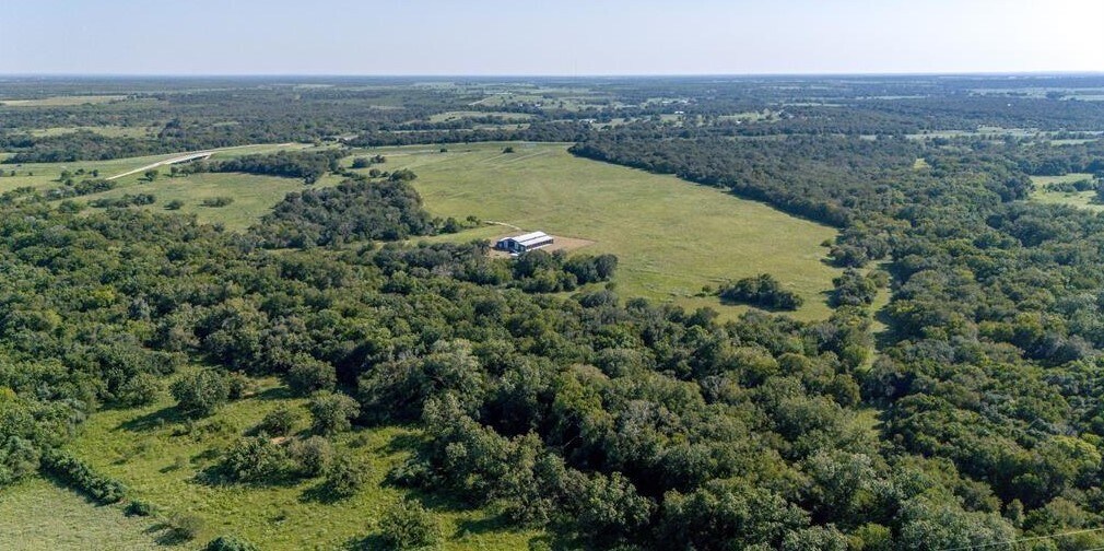 6417 County Road 240, Waelder, TX for Sale