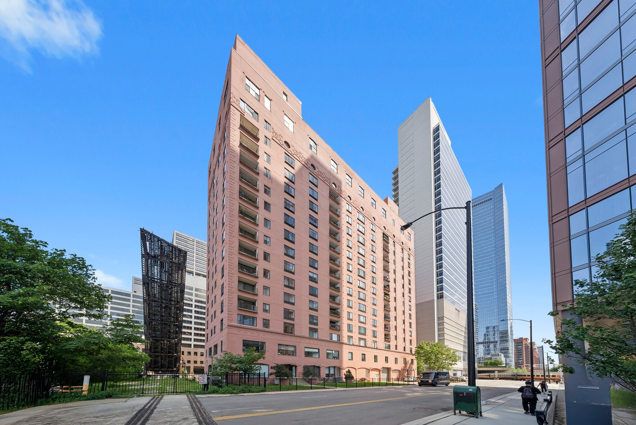 355 N Canal St, Chicago, IL for Rent