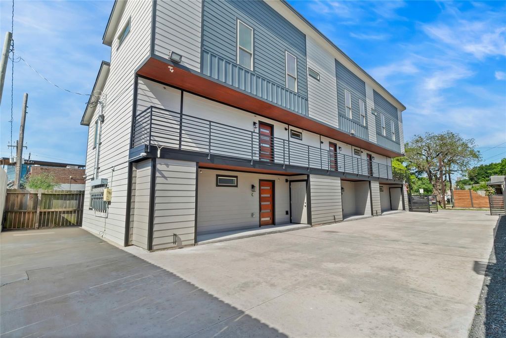 319 Eastwood St, Houston, TX for Sale