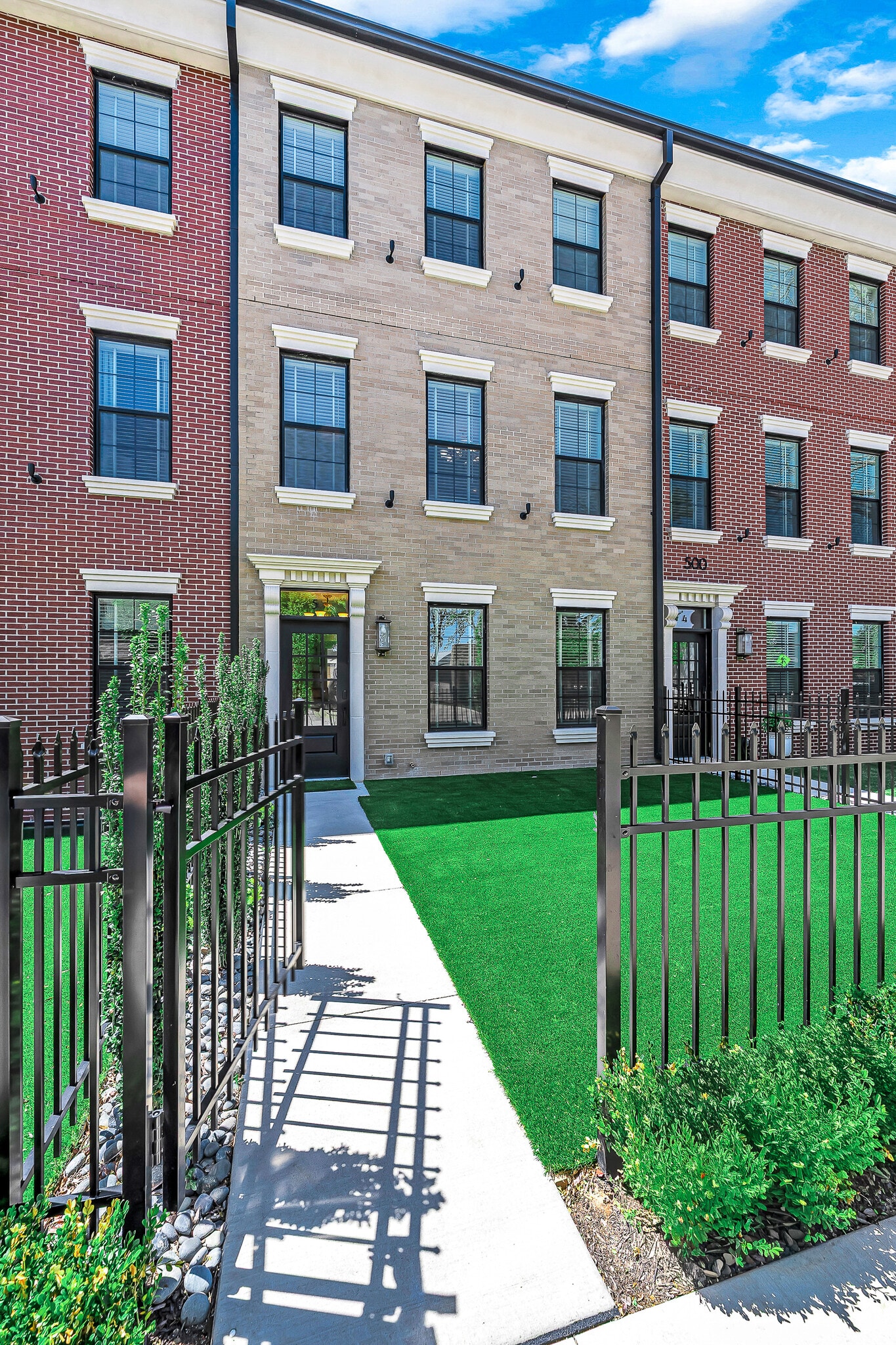 329 SW 5th St, Bentonville, AR for Sale