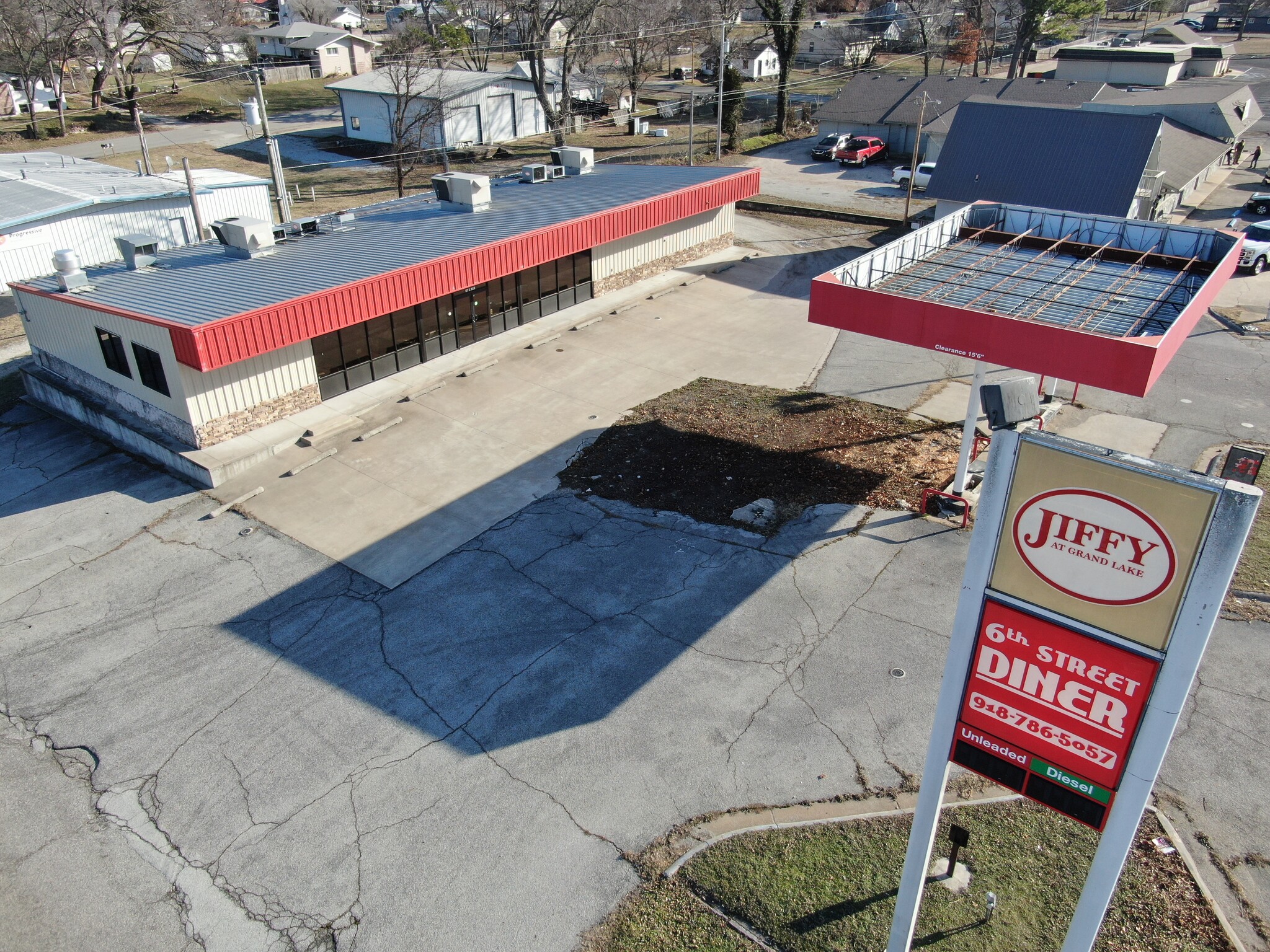 607 S Main St, Grove, OK for Sale