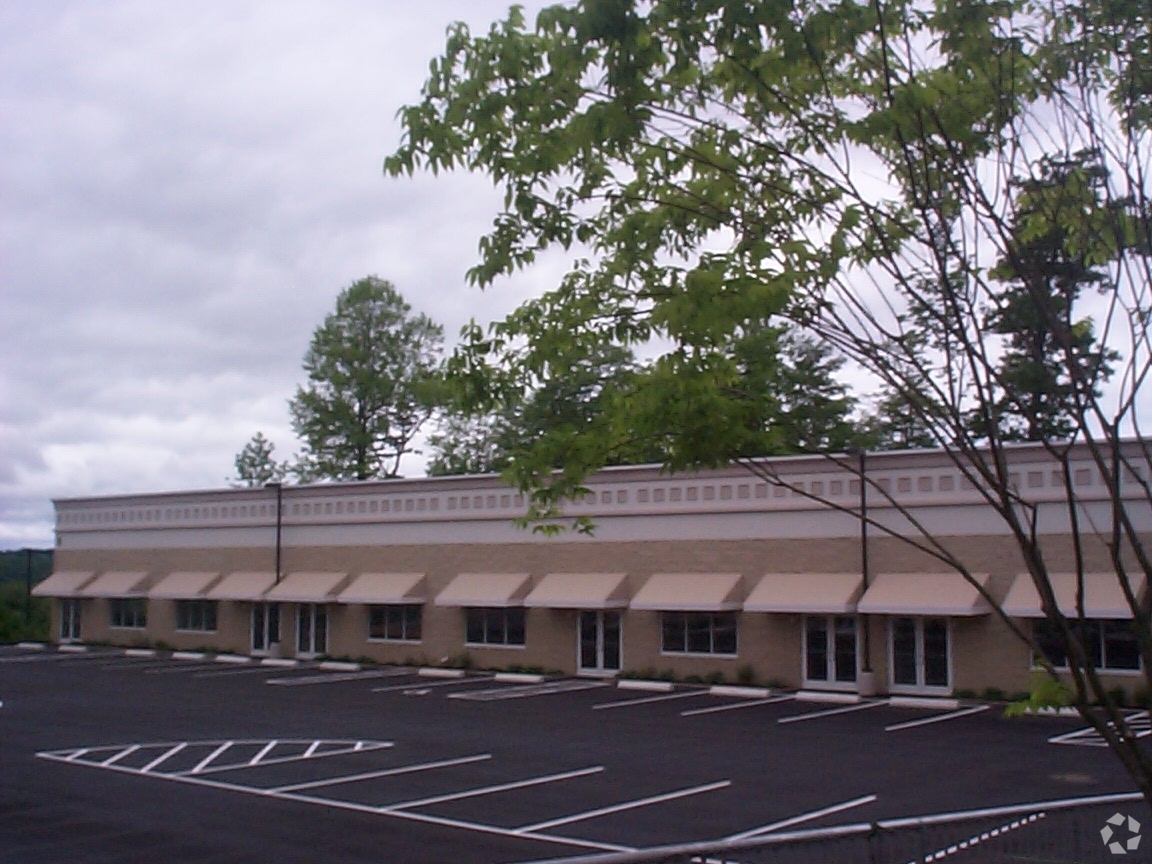 100 Corporate Dr, Trumbull, CT for Rent